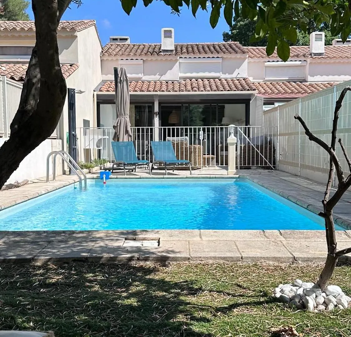 Charmant Mazet Avec Piscine Privee Proche Plage Et Commerces A Trois Mn A Pied A La Croix Valmer 0*, La Croix-Valmer